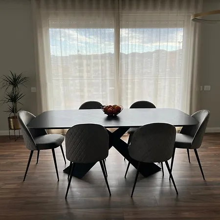 Luxury Penthouse With Terrace And Private Parking In Apartmán Tirana